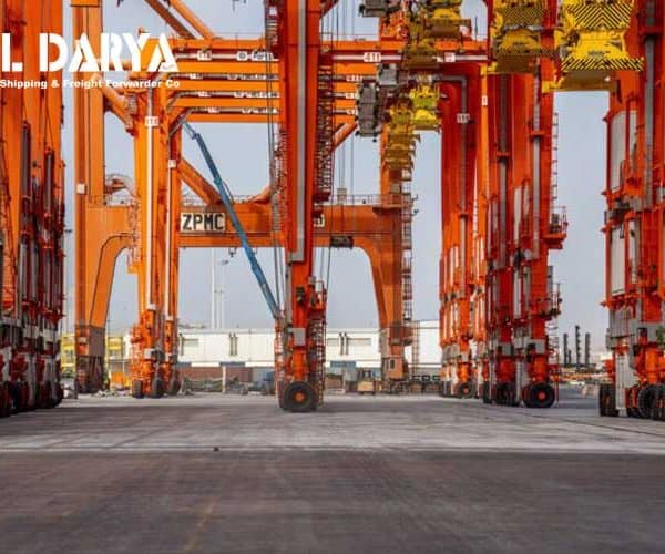 ورود تجهیزات هیبریدی جابه‌جایی کانتینر به بندر صلاله عمان