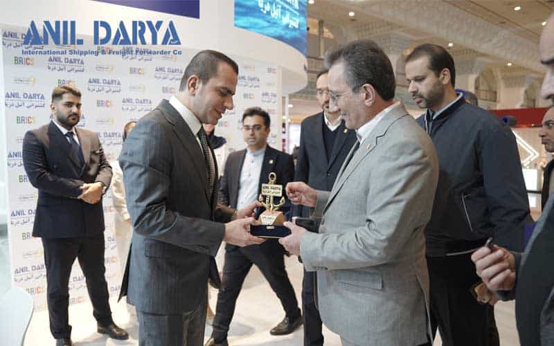 بازدید معاون وزیر راه و ترابری از غرفه آنیل دریا